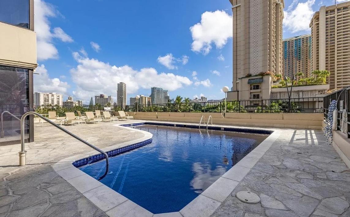 Waikiki Palms In Paradise *